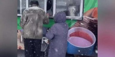 У Дніпрі люди скаржаться на отруєння після гарячих обідів на вулицях, організованих “Громадською силою” Загіда Краснова