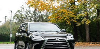 Верховний Суд остаточно підтвердив конфіскацію елітного Lexus та мільйонів гривень у родини харківського поліцейського