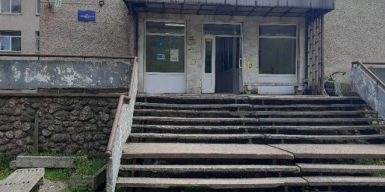 Керівник лікарні на Закарпатті втік за кордон, залишивши заклад на межі закриття та без грошей для пацієнтів