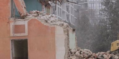 Судитимуть експосадовців, які незаконно дозволили демонтаж корпусу міської лікарні в Кам’янці-Подільському