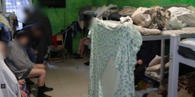 Без лікування, але з решітками та примусовою працею: у Харкові викрили два псевдореабілітаційні центри