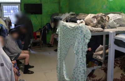Без лікування, але з решітками та примусовою працею: у Харкові викрили два псевдореабілітаційні центри
