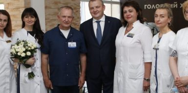 Четыре врача больницы Мечникова в Днепре стали заслуженными: фото