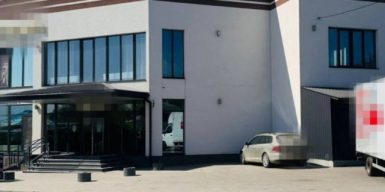 Приховав майно дружини на 13,7 млн грн: посадовця ДМС з Хмельниччини судитимуть за незадекларовану нерухомість