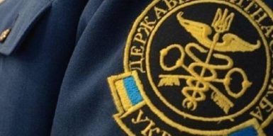 Ексначальник відділу митниці звільнився на тлі скандалів, але його дружина та теща скупили майна на мільйони
