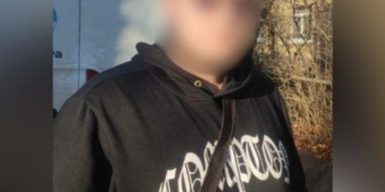 У Києві 21-річний хлопець підпалив поштомат “Укрпошти”, повіривши, що допомагає СБУ викрити зрадника