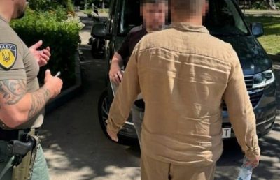Tesla та десятки тисяч доларів за закриття справи: на Кіровоградщині викрили експрокурорів-хабарників