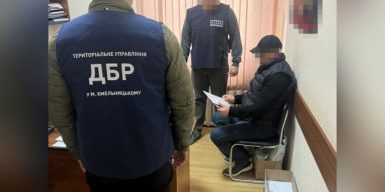 Начальник Літинської виправної колонії нараховував собі 400% премії, хоча вже мав підозру в іншому злочині