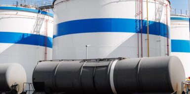 Підрядника обвинувачують у збитках “Укрнафті” на понад 16 млн грн під час “евакуації” палива