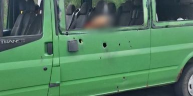 Ворог атакував мікроавтобус у Нікополі FPV-дроном: 2 людей загинуло, 13 поранено