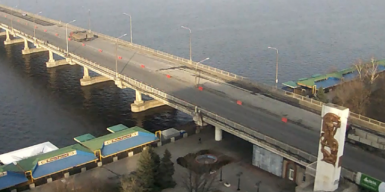 Как идет ремонт Нового моста, и зачем на нем установили туалеты (фото)