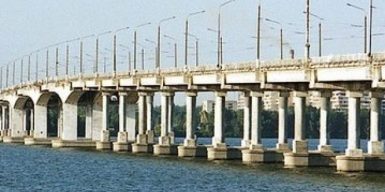 Днепровские подрядчики хотят запретить машинам ездить по Новому мосту