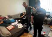 Підполковник влаштував цивільну дружину на службу: жінка жила вдома, але отримала 1,3 млн грн ” бойових” виплат та зберігала паспорт РФ