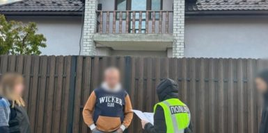 Нацполіція провела 44 обшуки у посадовців ТЦК у 16 регіонах: вилучено автівки Tesla та мільйони готівки