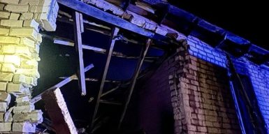 Ворог ввечері атакував безпілотниками Дніпро: є руйнування та постраждалі