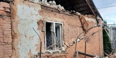 Ворог атакував два райони Дніпропетровщини артилерією та БпЛА: 4 людей поранено, серед них – дитина