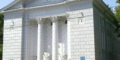 В Одесі звільнили професора університету, який проводив заняття та складав екзаменаційні білети російською мовою