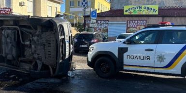 В Одесі біля ринку під час конфлікту люди перевернули бус ТЦК: є постраждалі