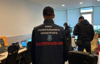 Правоохоронці знешкодили організовану групу шахраїв, які викрадали криптовалюту через фейкові сайти