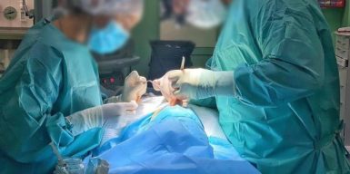 Під час пластичної операції пацієнтці пошкодили лицьовий нерв: хірургу-засновнику клініки на Печерську повідомлено про підозру