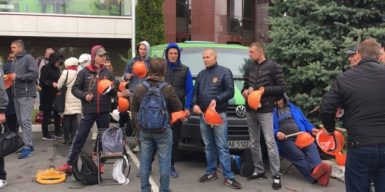 Работникам завода днепровского олигарха теперь негде митинговать