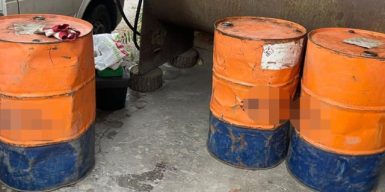 На Донеччині командир в/ч та його підлеглий привласнили 17 тонн пального