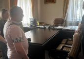 Збитки на 2,5 мільйона гривень: трьом посадовцям митниці оголошено підозру