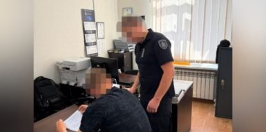 У Полтаві затримали поліцейського, який зламав чоловікові руку під час доставки до ТЦК