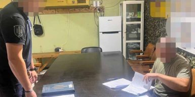 Посадовець військової частини Нацгвардії та його підлеглий продавали “тилові” посади