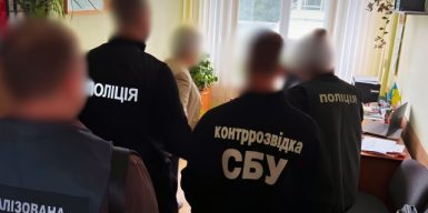 На Хмельниччині начальниця відділу кадрів вишу влаштувала сина асистентом, щоб вивезти його до Молдови