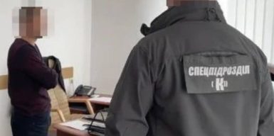 Керівник відділу поліції вимагав хабар талонами на пальне: суд призначив йому 7 років тюрми