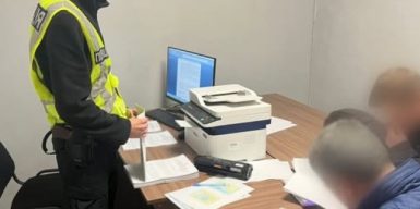 Директор приватного підприємства заволодів понад 2,5 млн грн бюджетних коштів під час закупівель комплектуючих для заводу “Укрзалізниці”