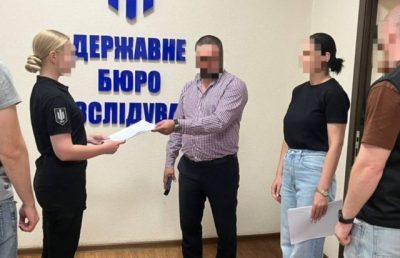 У Дніпрі посадовці міграційної служби оформлювали чоловіків як “іноземців” під видворення з країни