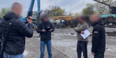 Посадовці “Укрзалізниці” організували схему фіктивного працевлаштування слюсарів для отримання броні