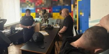 Вимагали “відкати” з бойових виплат: трьох посадовців 14-го армійського корпусу підозрюють у поборах з військових