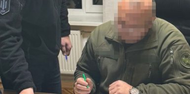 Керівник виправного закладу на Хмельниччині заробляв на “відкатах”