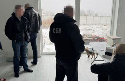 Замість дерев — котеджі: в Дніпровському районі ділки вкрали у держави лісові ділянки під забудову