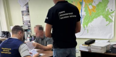 Керівник державної науково-дослідної установи розтратив 5 мільйонів бюджетних грошей, продаючи насіння за безцінь