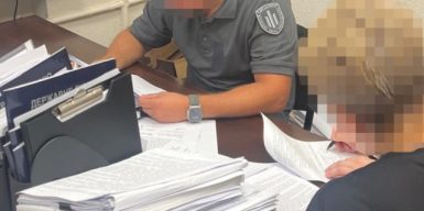 На Дніпропетровщині фінансисти та бухгалтери отримували бойові виплати, призначені бійцям на передовій