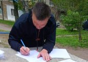 Експрокурор Слобожанської окружної прокуратури підозрюється у вимаганні 80 тисяч доларів за “м’яку” підозру