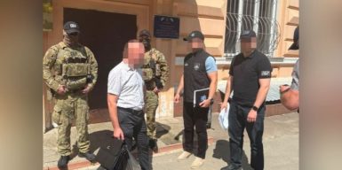 Голова Берестинського райсуду отримав хабар від поліцейського за ухвалення потрібного рішення