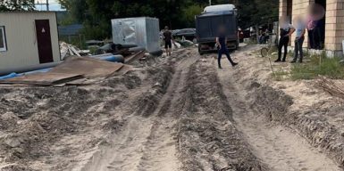 На Київщині організована група незаконно видобула піску на 16 мільйонів