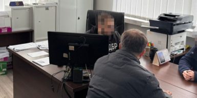 Посадовиця податкової приховала купівлю нерухомості за кордоном на мільйони гривень та планувала виїхати з країни