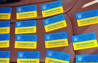 Представники громадської організації “Україна − це матір” торгували посвідченнями та заробляли на мобілізації