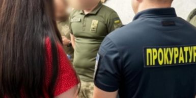 Обіцяв показувати фотопастки та возити сигарети на власному авто: на Буковині затримали начальника відділу прикордонзагону