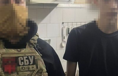 У Дніпрі СБУ затримала 17-річного хлопця, який коригував обстріли міста на замовлення свого батька–російського агента