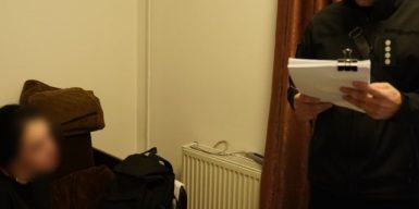 Група шахраїв оформлювала кредити на українців за допомогою штучного інтелекту