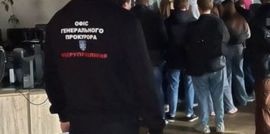 Прокурори ліквідували мережу з 14 кол-центрів, які ошукували громадян України, ЄС та Азії
