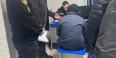 У Вінниці затримали шахраїв, які ошукали іноземця на 36 тисяч доларів під виглядом продажу олії