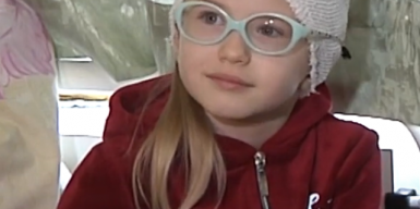 В Днепре провели сложную операцию 5-летней девочке, которая не слышит с рождения: видео